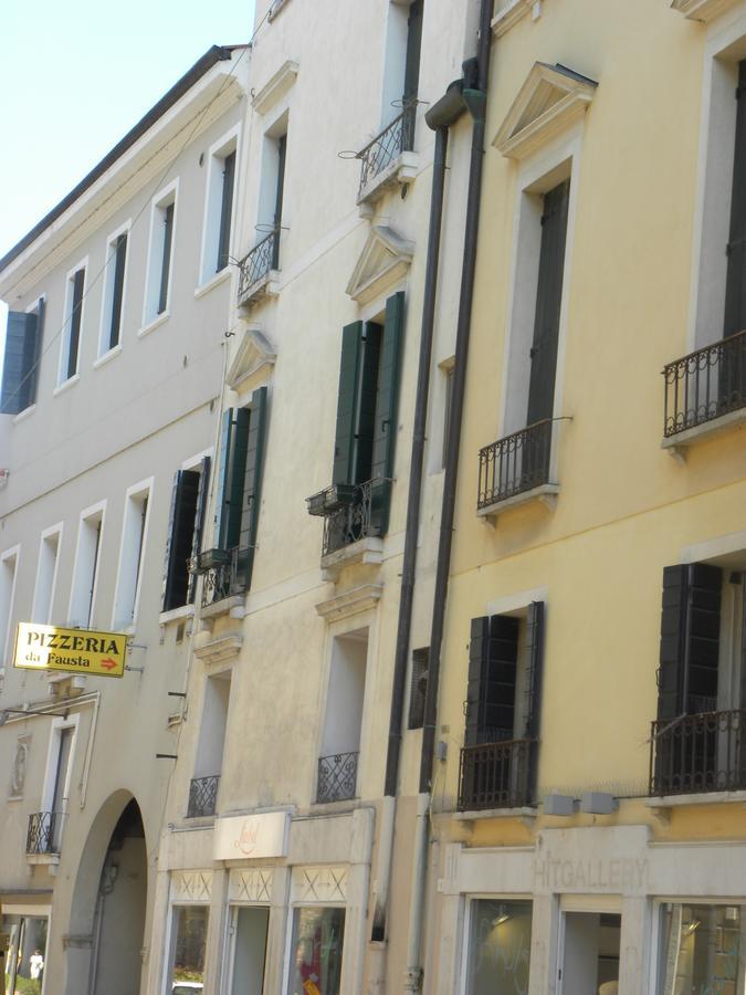 Portico Oscuro Deluxe Apartment - Centro Citta Treviso Eksteriør bilde